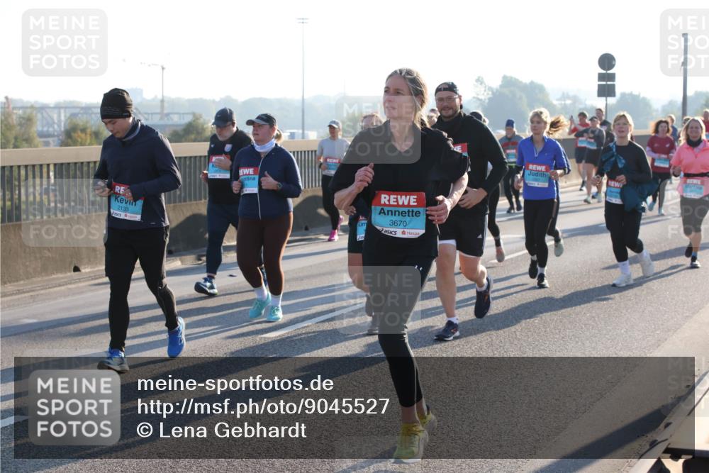 03.10.2025 - Köhlbrandbrückenlauf Lena Gebhardt http://msf.ph/oto/9045527 03.10.2025 09:27:46 Position 1 2133, 3670 meine-sportfotos.de
