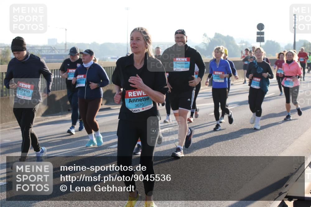 03.10.2025 - Köhlbrandbrückenlauf Lena Gebhardt http://msf.ph/oto/9045536 03.10.2025 09:27:47 Position 1 2133, 3670, 1606 meine-sportfotos.de