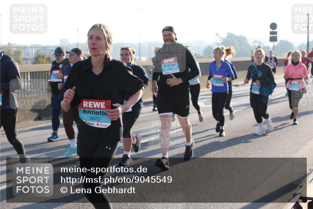 03.10.2025 - Köhlbrandbrückenlauf Lena Gebhardt http://msf.ph/oto/9045549 03.10.2025 09:27:47 Position 1 3670, 1606 meine-sportfotos.de