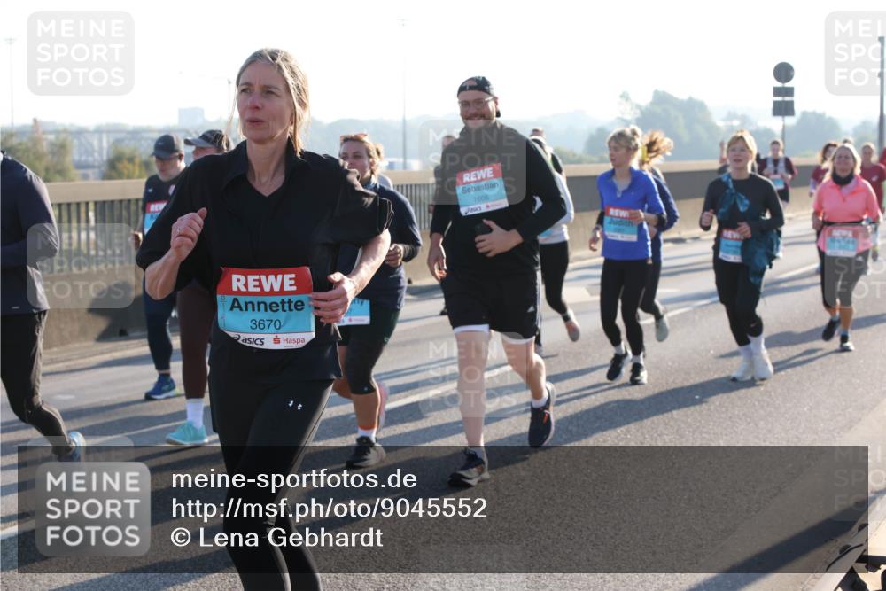 03.10.2025 - Köhlbrandbrückenlauf Lena Gebhardt http://msf.ph/oto/9045552 03.10.2025 09:27:47 Position 1 3670, 1606 meine-sportfotos.de