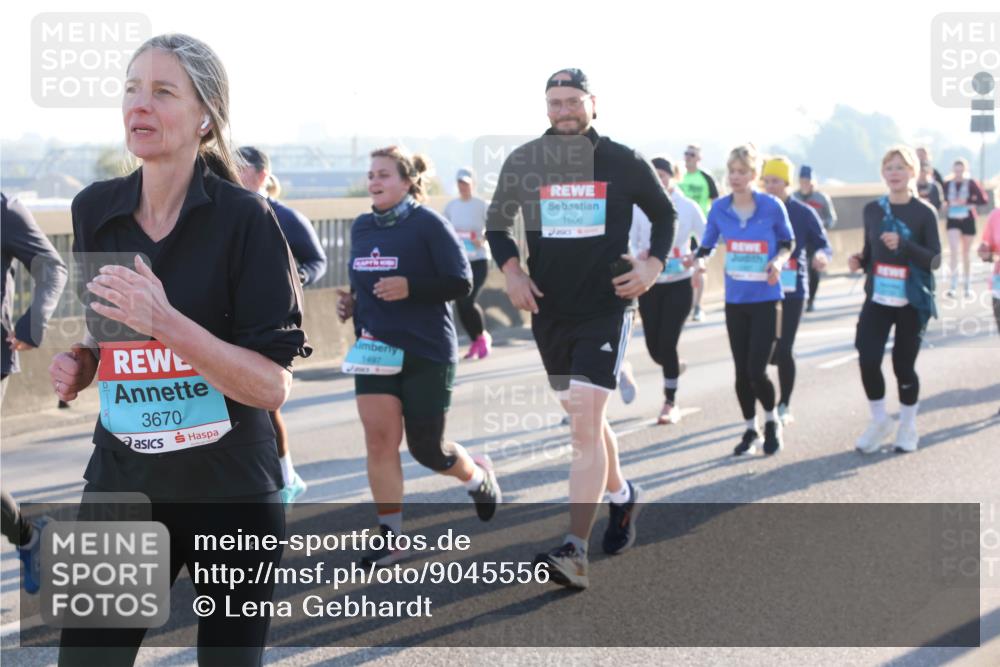 03.10.2025 - Köhlbrandbrückenlauf Lena Gebhardt http://msf.ph/oto/9045556 03.10.2025 09:27:48 Position 1 3670, 1497, 1606 meine-sportfotos.de