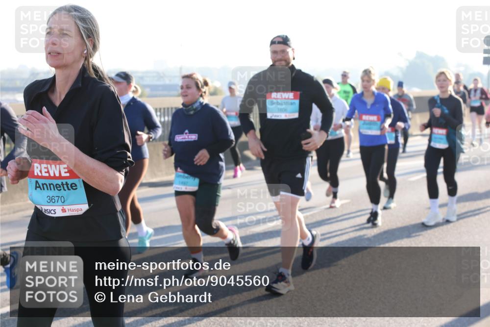 03.10.2025 - Köhlbrandbrückenlauf Lena Gebhardt http://msf.ph/oto/9045560 03.10.2025 09:27:48 Position 1 3670, 1606 meine-sportfotos.de
