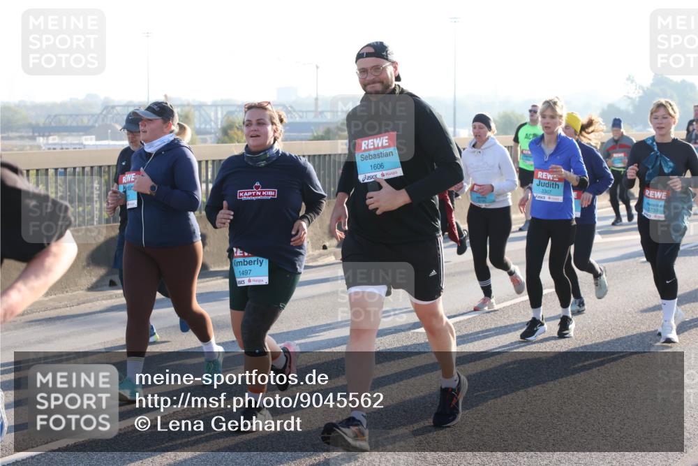 03.10.2025 - Köhlbrandbrückenlauf Lena Gebhardt http://msf.ph/oto/9045562 03.10.2025 09:27:48 Position 1 1606, 1497, 3367, 3739 meine-sportfotos.de