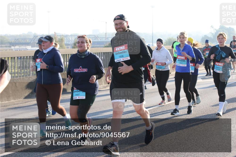 03.10.2025 - Köhlbrandbrückenlauf Lena Gebhardt http://msf.ph/oto/9045567 03.10.2025 09:27:48 Position 1 1606, 1497, 3367, 3739 meine-sportfotos.de