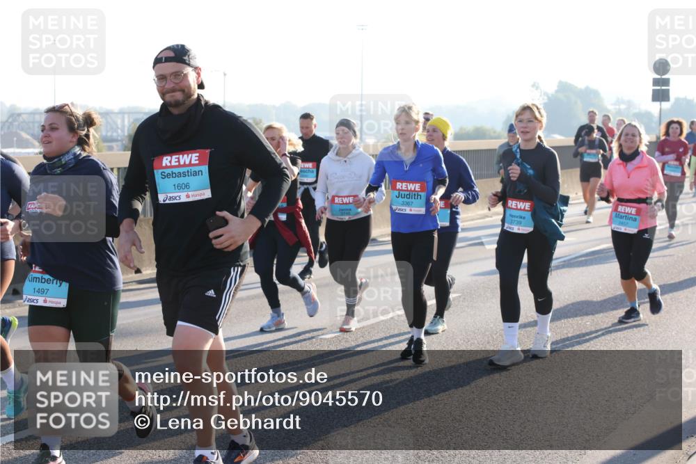 03.10.2025 - Köhlbrandbrückenlauf Lena Gebhardt http://msf.ph/oto/9045570 03.10.2025 09:27:48 Position 1 1606, 1497, 3746, 3367, 3739, 2457 meine-sportfotos.de