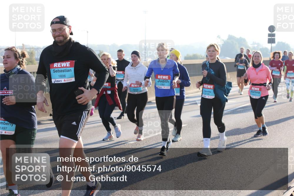 03.10.2025 - Köhlbrandbrückenlauf Lena Gebhardt http://msf.ph/oto/9045574 03.10.2025 09:27:48 Position 1 1497, 1606, 3746, 3367, 3739, 2457 meine-sportfotos.de