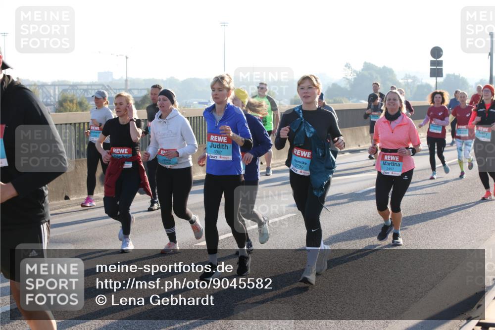 03.10.2025 - Köhlbrandbrückenlauf Lena Gebhardt http://msf.ph/oto/9045582 03.10.2025 09:27:49 Position 1 2343, 3746, 3367, 3739, 2457 meine-sportfotos.de