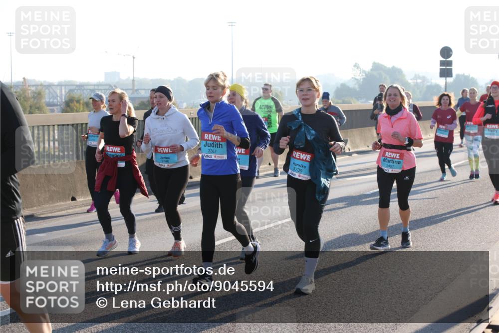 03.10.2025 - Köhlbrandbrückenlauf Lena Gebhardt http://msf.ph/oto/9045594 03.10.2025 09:27:49 Position 1 3367, 3746, 3739, 2457 meine-sportfotos.de