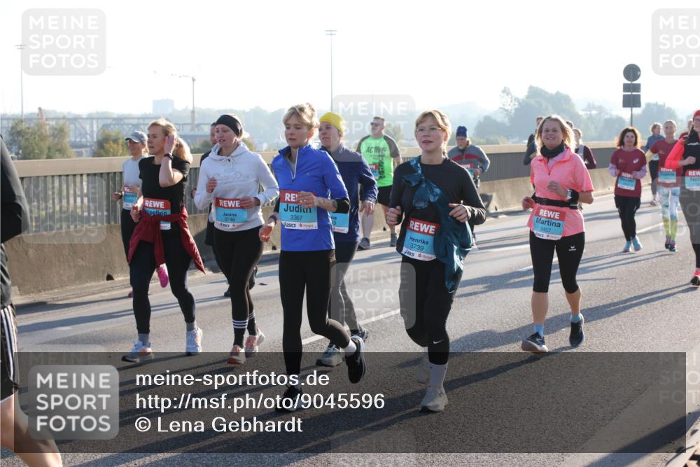 03.10.2025 - Köhlbrandbrückenlauf Lena Gebhardt http://msf.ph/oto/9045596 03.10.2025 09:27:49 Position 1 3746, 3367, 3739, 2457 meine-sportfotos.de