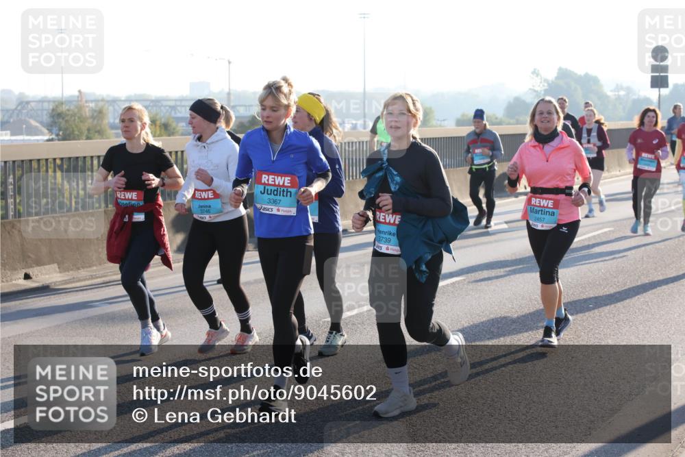 03.10.2025 - Köhlbrandbrückenlauf Lena Gebhardt http://msf.ph/oto/9045602 03.10.2025 09:27:49 Position 1 3746, 3367, 3739, 2457 meine-sportfotos.de