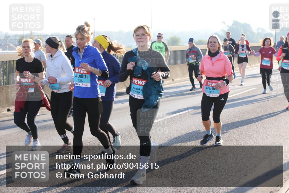 03.10.2025 - Köhlbrandbrückenlauf Lena Gebhardt http://msf.ph/oto/9045615 03.10.2025 09:27:50 Position 1 3746, 3367, 3739, 2457 meine-sportfotos.de