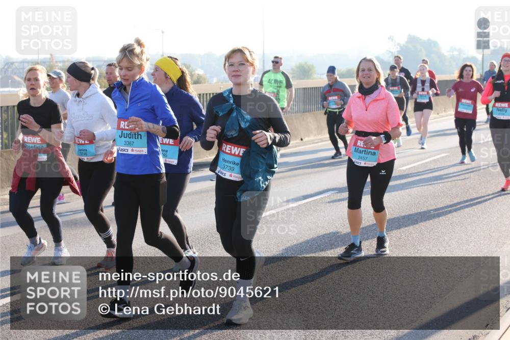 03.10.2025 - Köhlbrandbrückenlauf Lena Gebhardt http://msf.ph/oto/9045621 03.10.2025 09:27:50 Position 1 3367, 45, 3746, 3739, 2457 meine-sportfotos.de
