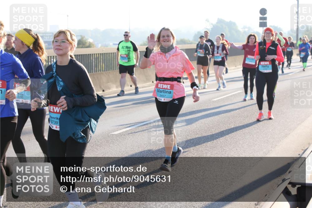 03.10.2025 - Köhlbrandbrückenlauf Lena Gebhardt http://msf.ph/oto/9045631 03.10.2025 09:27:50 Position 1 0, 3745, 3739, 2457 meine-sportfotos.de