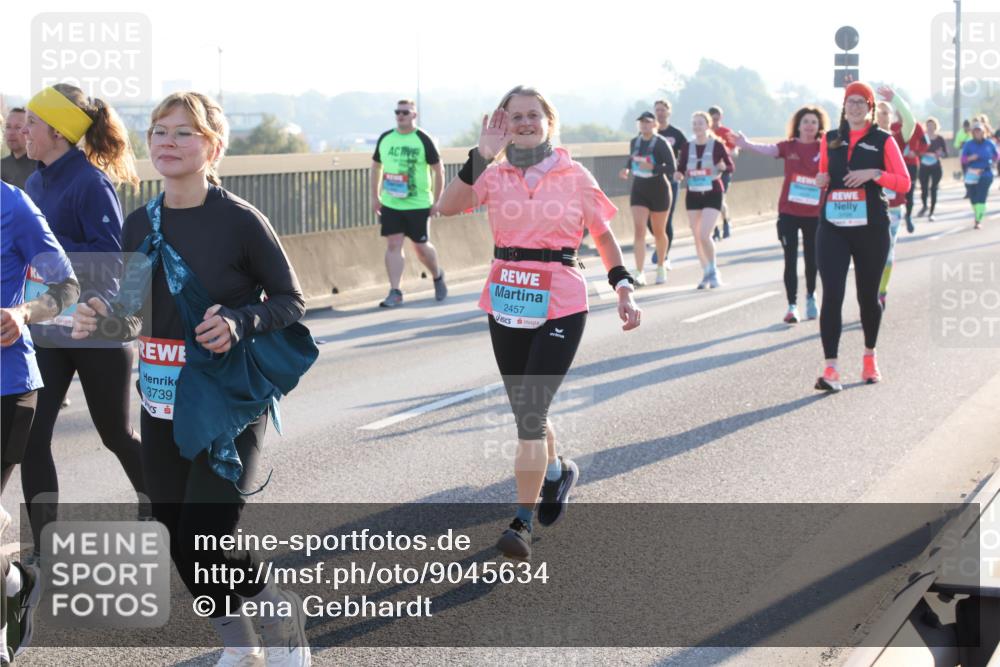 03.10.2025 - Köhlbrandbrückenlauf Lena Gebhardt http://msf.ph/oto/9045634 03.10.2025 09:27:50 Position 1 3739, 2457 meine-sportfotos.de
