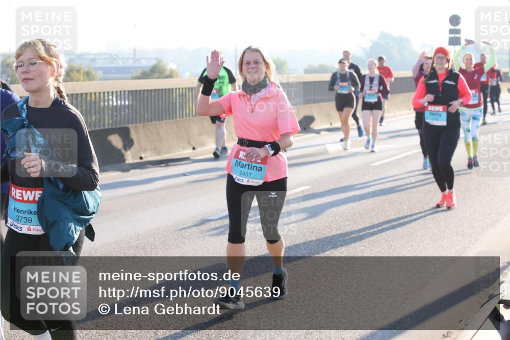 03.10.2025 - Köhlbrandbrückenlauf Lena Gebhardt http://msf.ph/oto/9045639 03.10.2025 09:27:50 Position 1 3739, 2457 meine-sportfotos.de