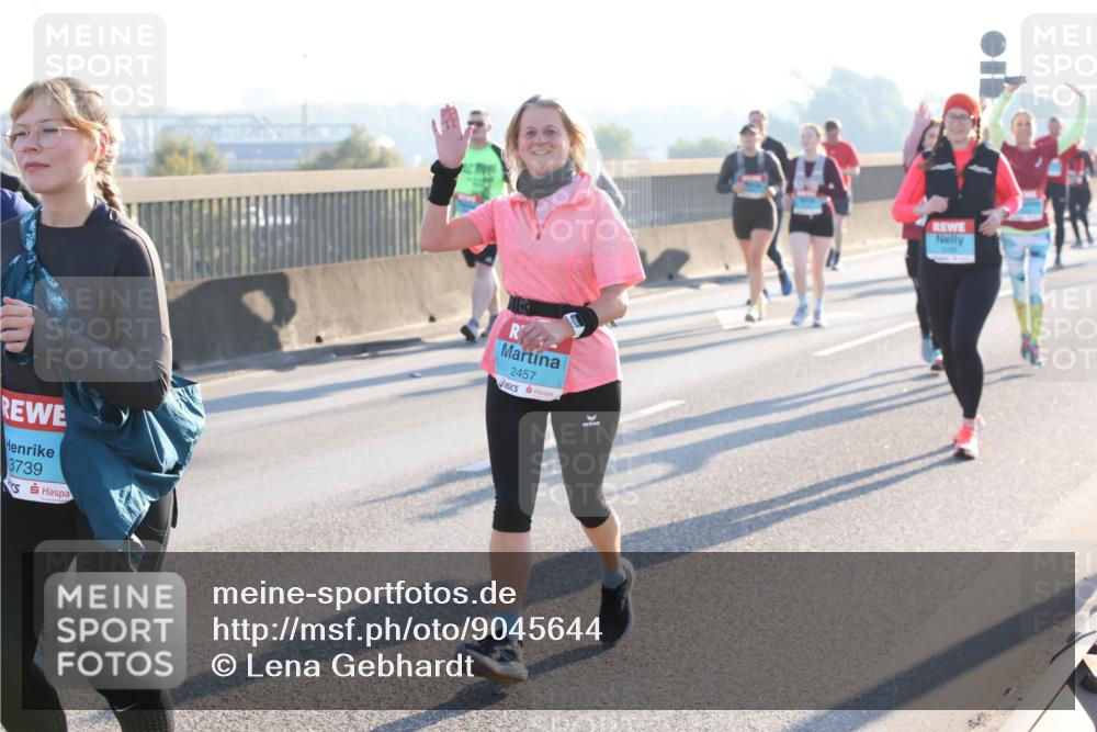 03.10.2025 - Köhlbrandbrückenlauf Lena Gebhardt http://msf.ph/oto/9045644 03.10.2025 09:27:50 Position 1 3739, 2457 meine-sportfotos.de