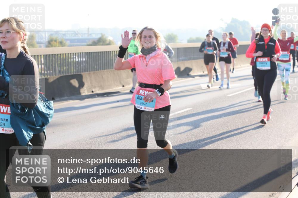03.10.2025 - Köhlbrandbrückenlauf Lena Gebhardt http://msf.ph/oto/9045646 03.10.2025 09:27:50 Position 1 39, 2457 meine-sportfotos.de