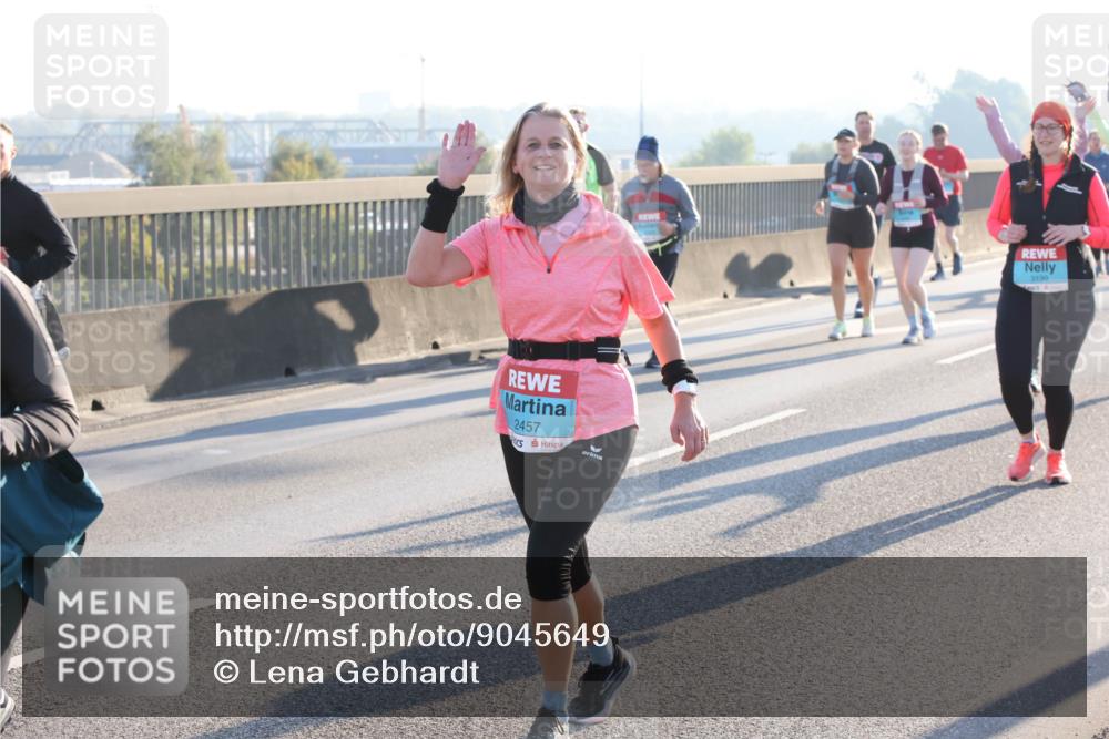 03.10.2025 - Köhlbrandbrückenlauf Lena Gebhardt http://msf.ph/oto/9045649 03.10.2025 09:27:51 Position 1 2457, 3199 meine-sportfotos.de
