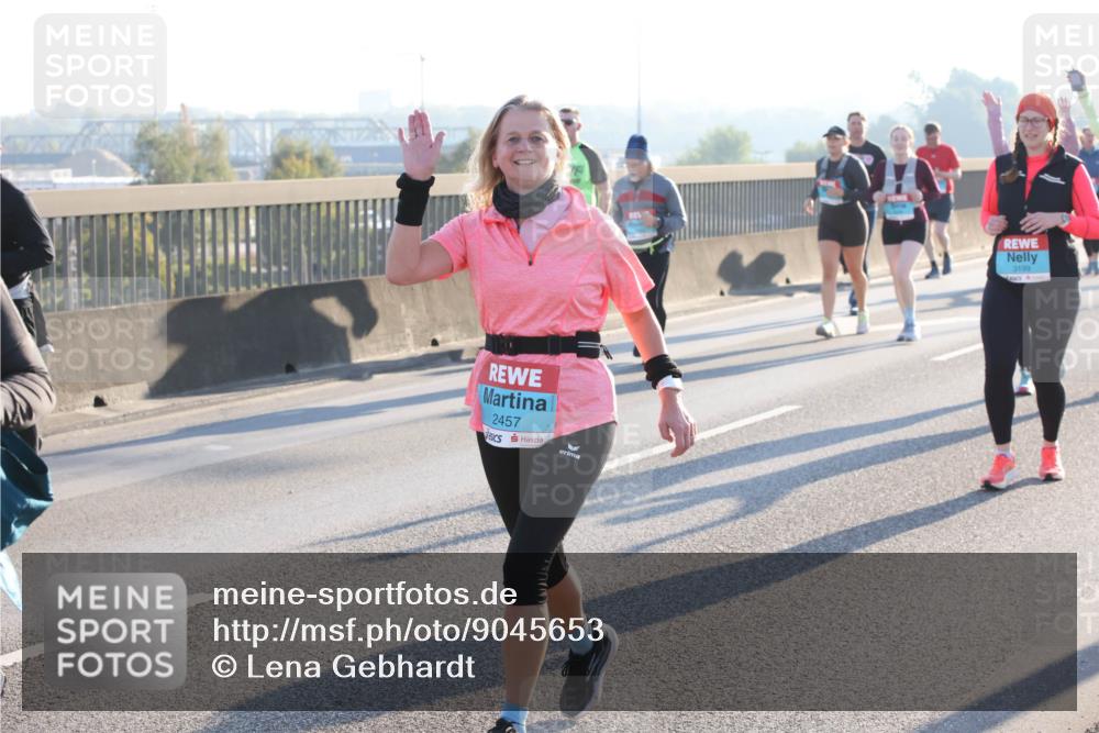03.10.2025 - Köhlbrandbrückenlauf Lena Gebhardt http://msf.ph/oto/9045653 03.10.2025 09:27:51 Position 1 2457, 3199 meine-sportfotos.de