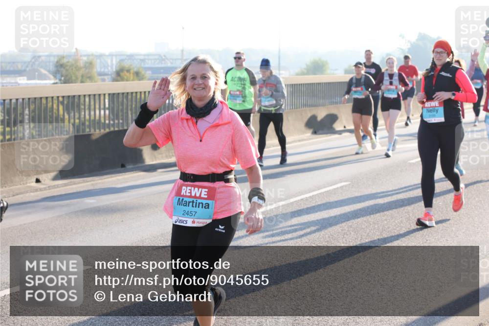 03.10.2025 - Köhlbrandbrückenlauf Lena Gebhardt http://msf.ph/oto/9045655 03.10.2025 09:27:51 Position 1 2457, 3199 meine-sportfotos.de