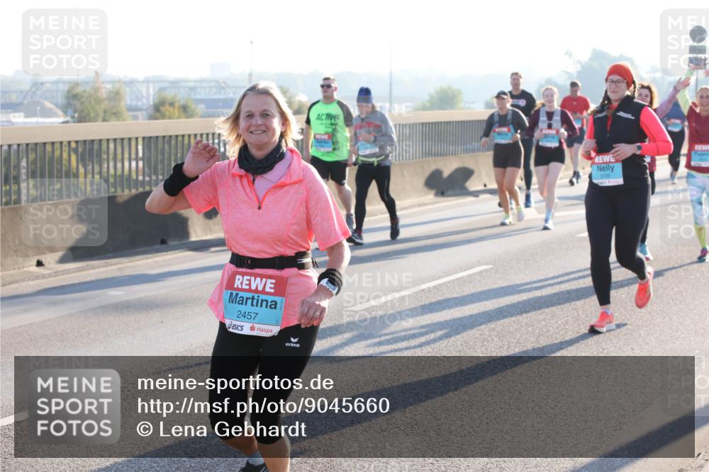 03.10.2025 - Köhlbrandbrückenlauf Lena Gebhardt http://msf.ph/oto/9045660 03.10.2025 09:27:51 Position 1 2457 meine-sportfotos.de