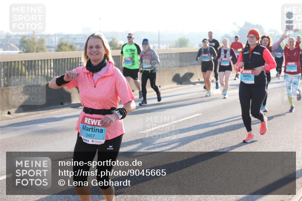 03.10.2025 - Köhlbrandbrückenlauf Lena Gebhardt http://msf.ph/oto/9045665 03.10.2025 09:27:51 Position 1 2457, 3199 meine-sportfotos.de