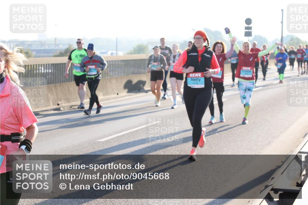 03.10.2025 - Köhlbrandbrückenlauf Lena Gebhardt http://msf.ph/oto/9045668 03.10.2025 09:27:51 Position 1 3199 meine-sportfotos.de