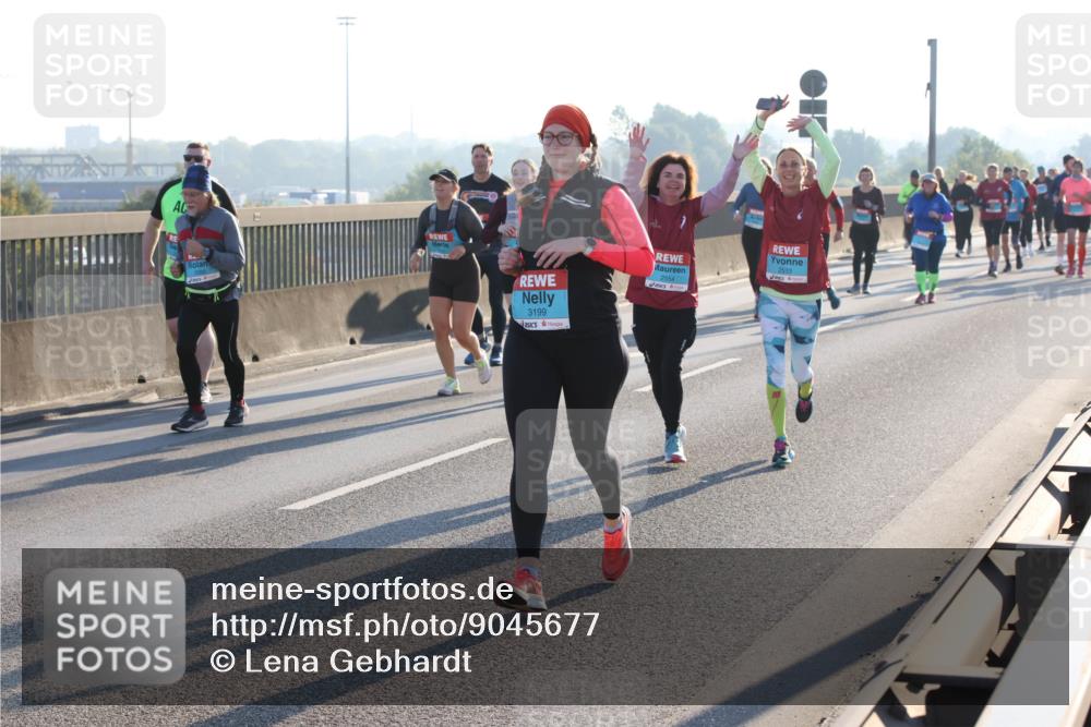03.10.2025 - Köhlbrandbrückenlauf Lena Gebhardt http://msf.ph/oto/9045677 03.10.2025 09:27:52 Position 1 3199, 2554, 2533 meine-sportfotos.de