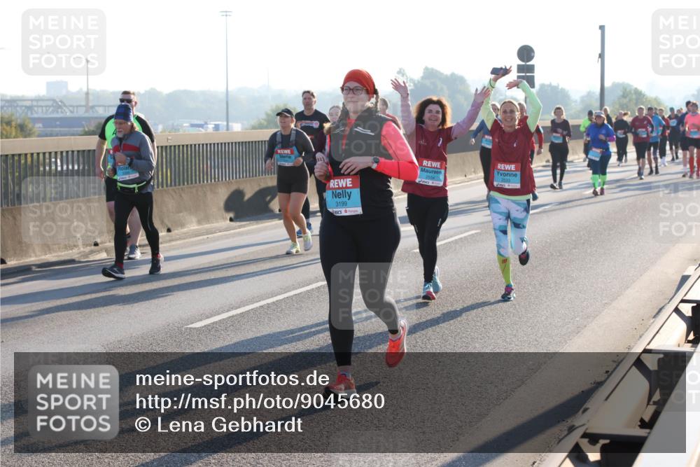 03.10.2025 - Köhlbrandbrückenlauf Lena Gebhardt http://msf.ph/oto/9045680 03.10.2025 09:27:52 Position 1 3199, 2533 meine-sportfotos.de