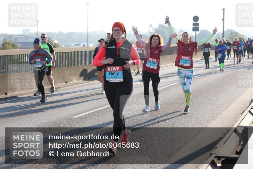 03.10.2025 - Köhlbrandbrückenlauf Lena Gebhardt http://msf.ph/oto/9045683 03.10.2025 09:27:52 Position 1 3199, 2554, 2533 meine-sportfotos.de
