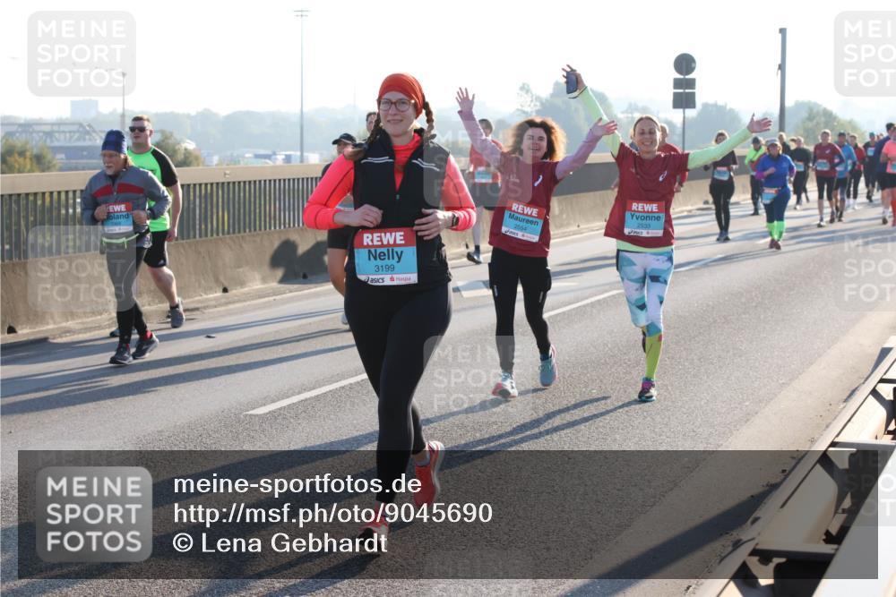 03.10.2025 - Köhlbrandbrückenlauf Lena Gebhardt http://msf.ph/oto/9045690 03.10.2025 09:27:52 Position 1 3199, 37, 2554, 2533 meine-sportfotos.de