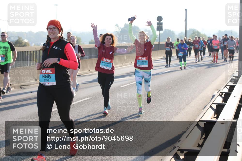 03.10.2025 - Köhlbrandbrückenlauf Lena Gebhardt http://msf.ph/oto/9045698 03.10.2025 09:27:52 Position 1 3199, 2554, 2533 meine-sportfotos.de