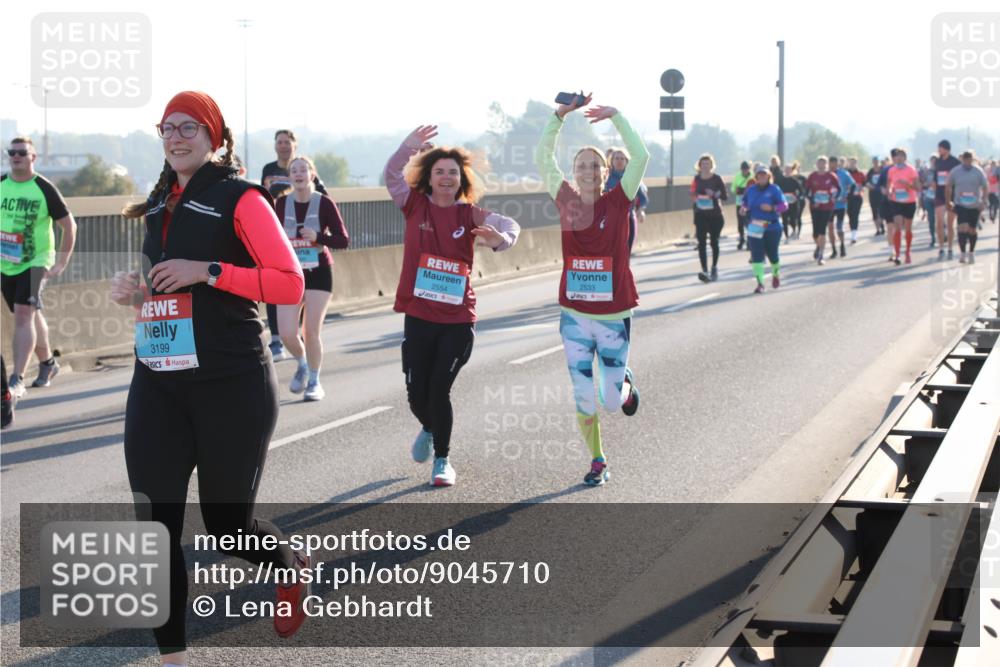 03.10.2025 - Köhlbrandbrückenlauf Lena Gebhardt http://msf.ph/oto/9045710 03.10.2025 09:27:53 Position 1 3199, 2554, 2533 meine-sportfotos.de