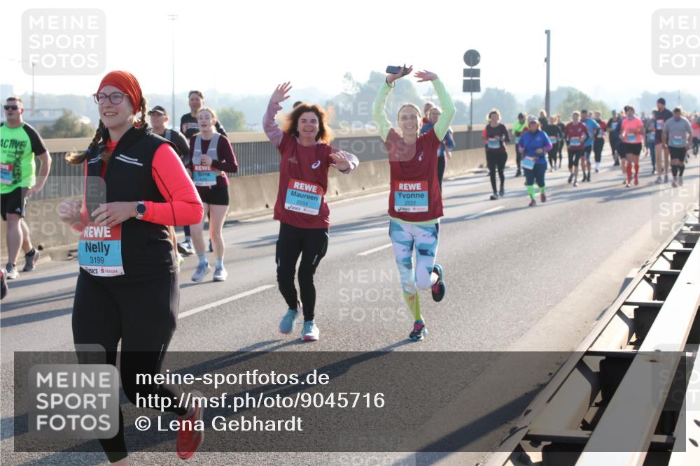 03.10.2025 - Köhlbrandbrückenlauf Lena Gebhardt http://msf.ph/oto/9045716 03.10.2025 09:27:53 Position 1 3199, 2554, 2533 meine-sportfotos.de