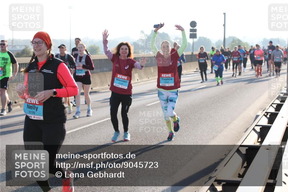 03.10.2025 - Köhlbrandbrückenlauf Lena Gebhardt http://msf.ph/oto/9045723 03.10.2025 09:27:53 Position 1 3199, 2554, 2533 meine-sportfotos.de