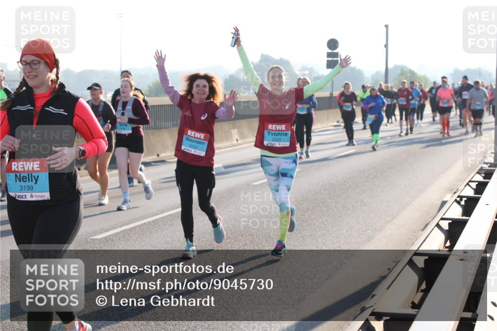 03.10.2025 - Köhlbrandbrückenlauf Lena Gebhardt http://msf.ph/oto/9045730 03.10.2025 09:27:53 Position 1 3199, 2554, 2533 meine-sportfotos.de