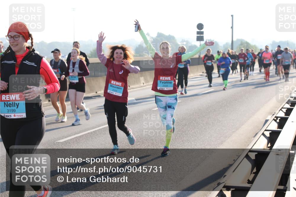 03.10.2025 - Köhlbrandbrückenlauf Lena Gebhardt http://msf.ph/oto/9045731 03.10.2025 09:27:53 Position 1 3199, 2554, 2533 meine-sportfotos.de