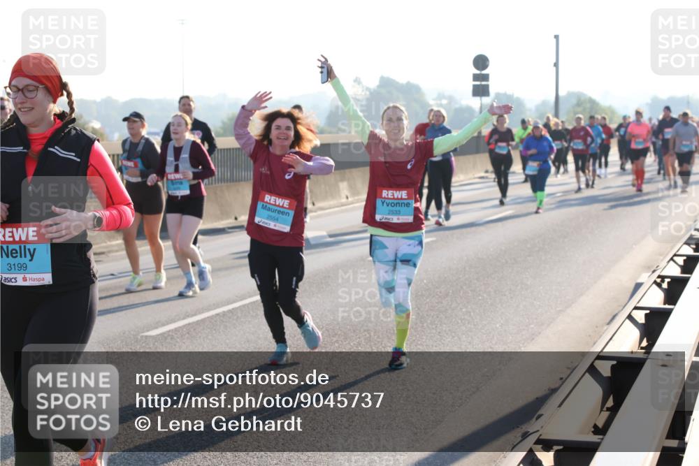 03.10.2025 - Köhlbrandbrückenlauf Lena Gebhardt http://msf.ph/oto/9045737 03.10.2025 09:27:53 Position 1 3199, 2554, 2533 meine-sportfotos.de