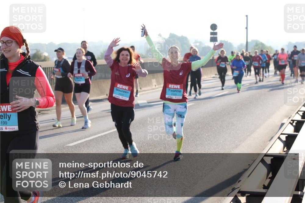 03.10.2025 - Köhlbrandbrückenlauf Lena Gebhardt http://msf.ph/oto/9045742 03.10.2025 09:27:53 Position 1 199, 2554, 2533 meine-sportfotos.de