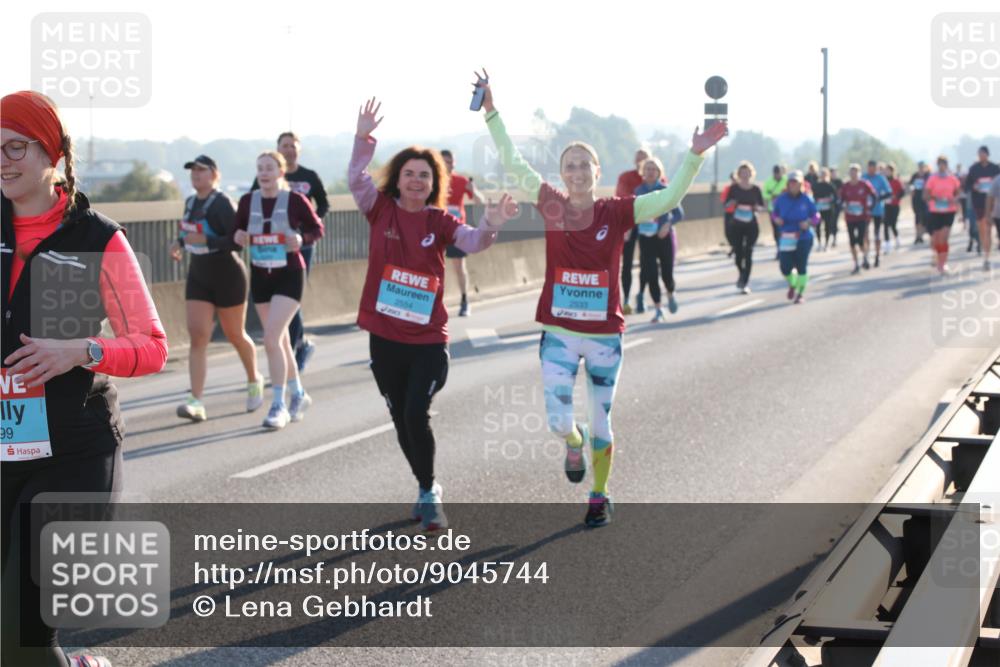 03.10.2025 - Köhlbrandbrückenlauf Lena Gebhardt http://msf.ph/oto/9045744 03.10.2025 09:27:53 Position 1 99, 2554, 2533 meine-sportfotos.de
