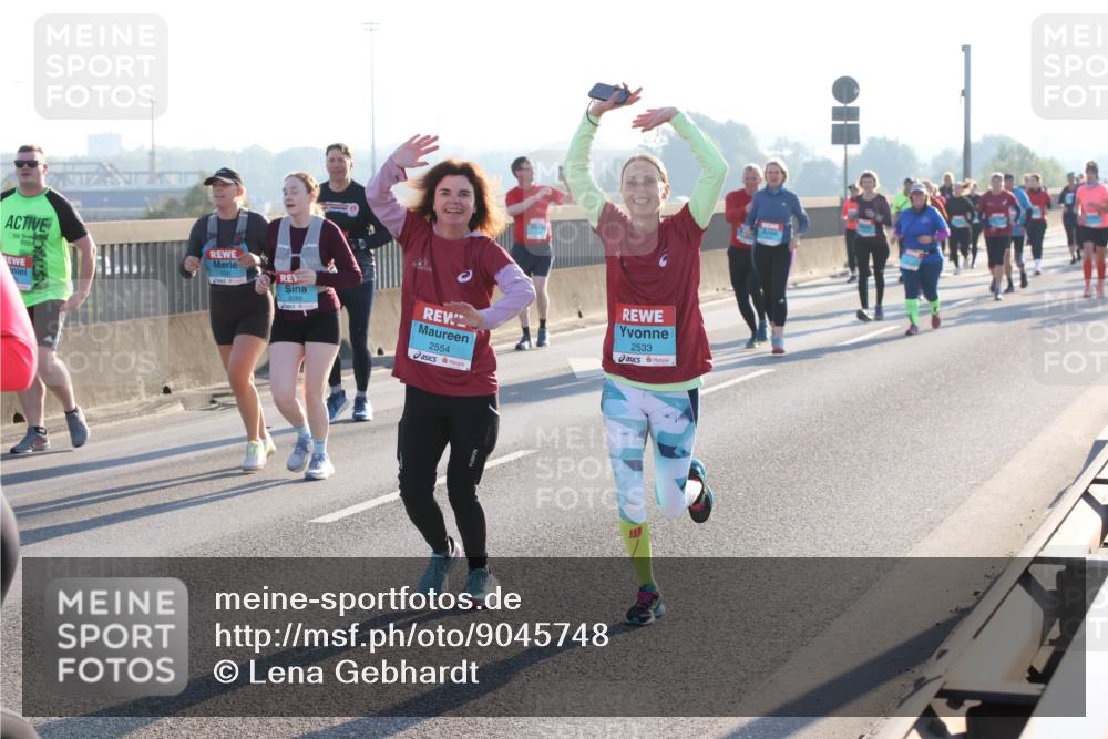 03.10.2025 - Köhlbrandbrückenlauf Lena Gebhardt http://msf.ph/oto/9045748 03.10.2025 09:27:53 Position 1 2554, 2533 meine-sportfotos.de