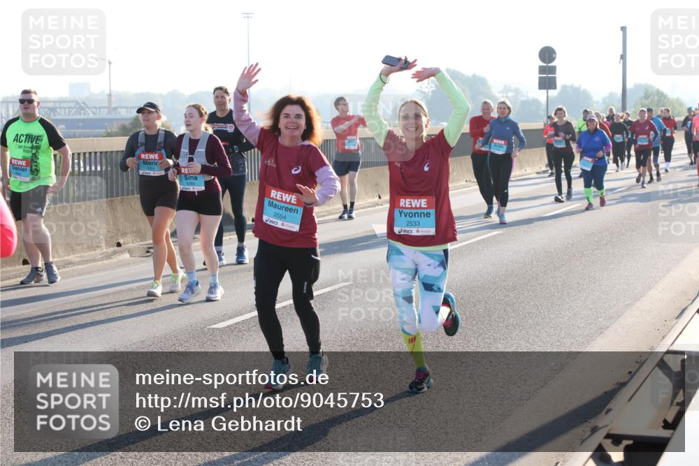 03.10.2025 - Köhlbrandbrückenlauf Lena Gebhardt http://msf.ph/oto/9045753 03.10.2025 09:27:53 Position 1 2554, 2533 meine-sportfotos.de