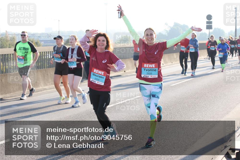 03.10.2025 - Köhlbrandbrückenlauf Lena Gebhardt http://msf.ph/oto/9045756 03.10.2025 09:27:54 Position 1 2554, 2533 meine-sportfotos.de