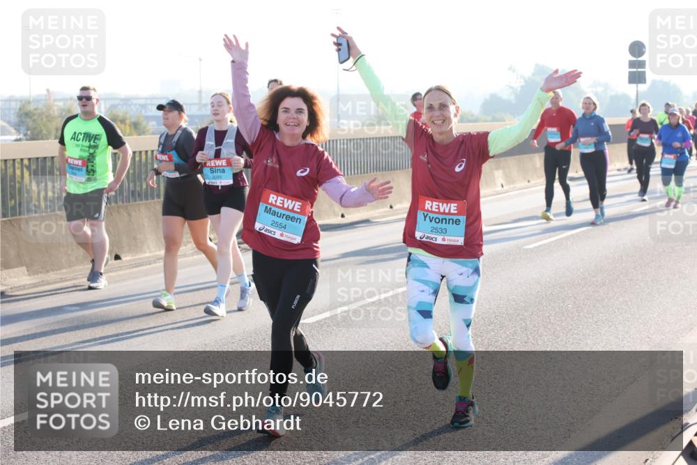 03.10.2025 - Köhlbrandbrückenlauf Lena Gebhardt http://msf.ph/oto/9045772 03.10.2025 09:27:54 Position 1 3389, 2554, 2533 meine-sportfotos.de