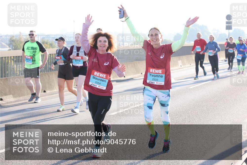 03.10.2025 - Köhlbrandbrückenlauf Lena Gebhardt http://msf.ph/oto/9045776 03.10.2025 09:27:54 Position 1 3389, 2554, 2533 meine-sportfotos.de