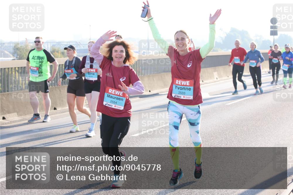 03.10.2025 - Köhlbrandbrückenlauf Lena Gebhardt http://msf.ph/oto/9045778 03.10.2025 09:27:54 Position 1 3389, 2554, 2533 meine-sportfotos.de