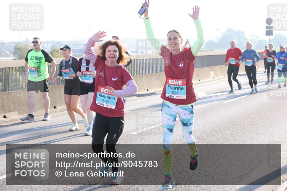 03.10.2025 - Köhlbrandbrückenlauf Lena Gebhardt http://msf.ph/oto/9045783 03.10.2025 09:27:54 Position 1 3389, 2554, 2533 meine-sportfotos.de