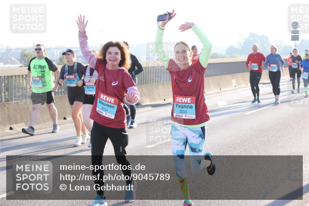 03.10.2025 - Köhlbrandbrückenlauf Lena Gebhardt http://msf.ph/oto/9045789 03.10.2025 09:27:54 Position 1 3389, 2554, 2533 meine-sportfotos.de