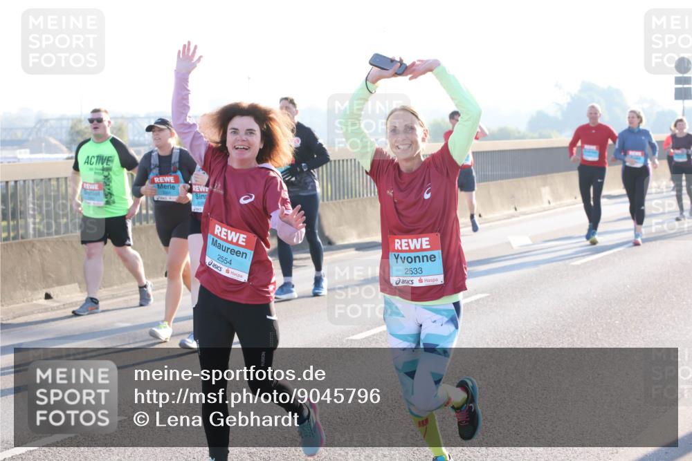 03.10.2025 - Köhlbrandbrückenlauf Lena Gebhardt http://msf.ph/oto/9045796 03.10.2025 09:27:54 Position 1 2554, 2533 meine-sportfotos.de
