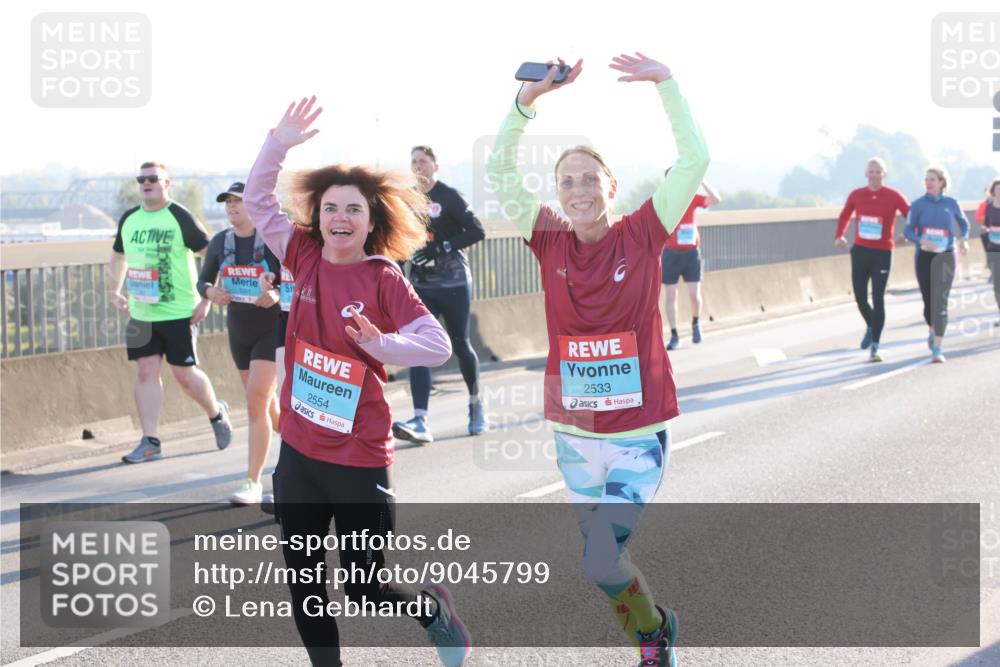 03.10.2025 - Köhlbrandbrückenlauf Lena Gebhardt http://msf.ph/oto/9045799 03.10.2025 09:27:54 Position 1 2554, 2533 meine-sportfotos.de